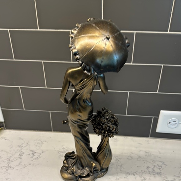 Elegant Bronze Lady Statue with Umbrella - Picture 6 of 10